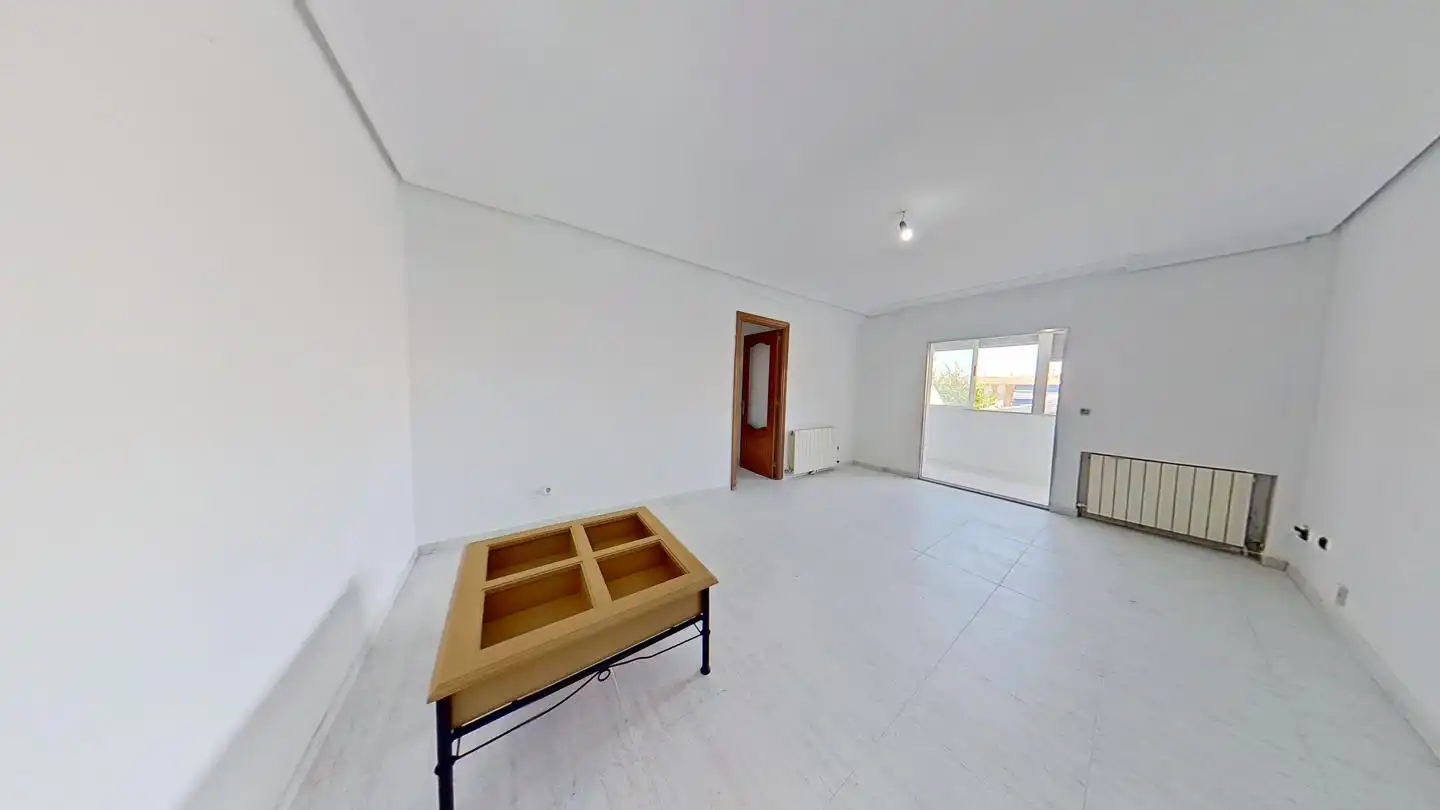 Sala d'estar de Pis en venda en Parla amb Calefacció, Terrassa i Traster