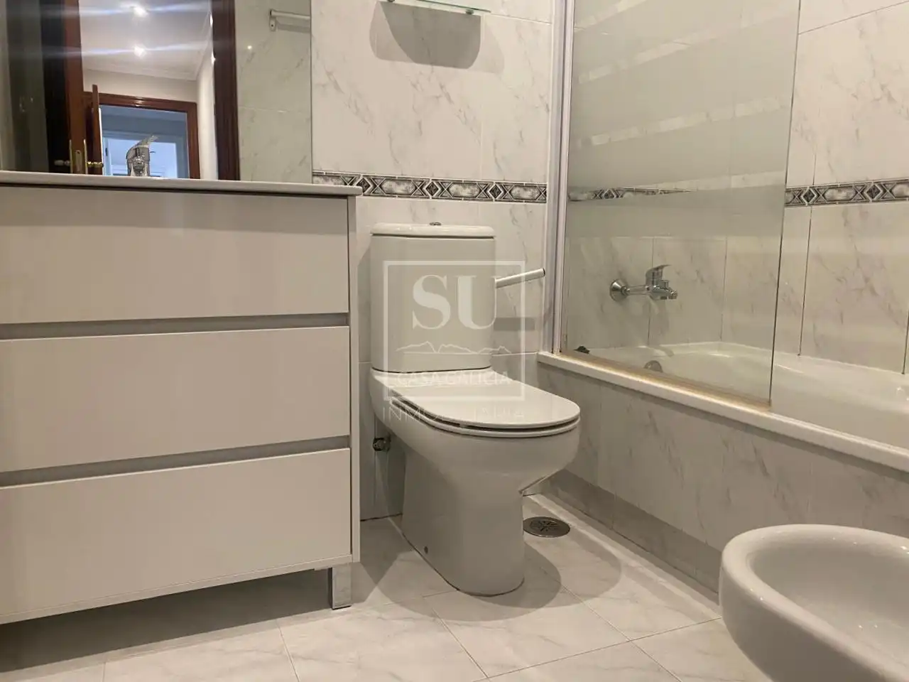 Bathroom of Flat for rent in Vigo   with Heating and Parquet flooring