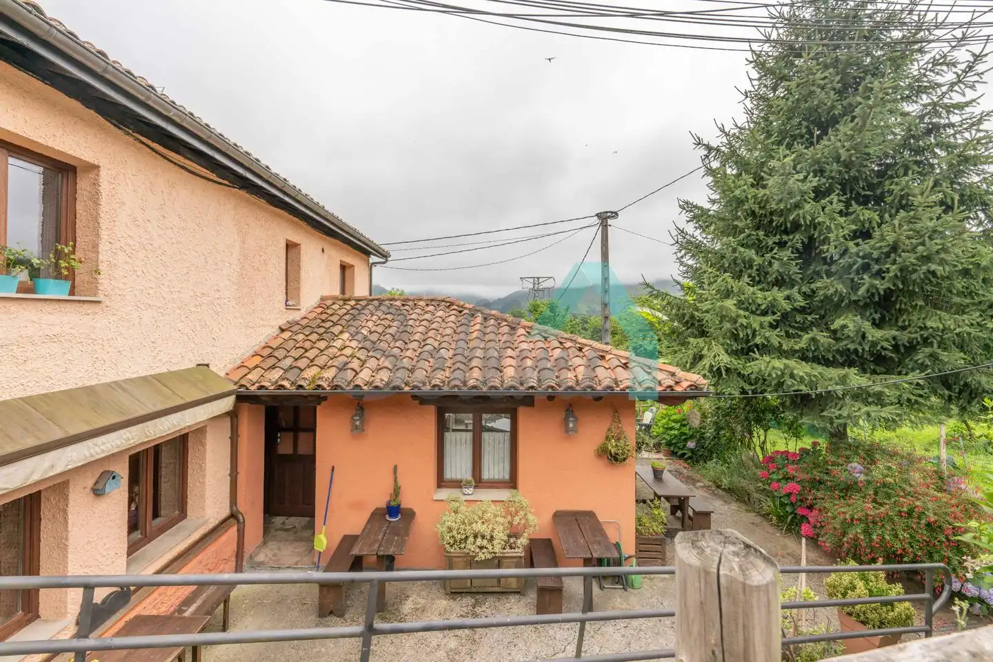 Vista exterior de Casa o chalet en venta en Sobrescobio con Calefacción, Jardín privado y Terraza
