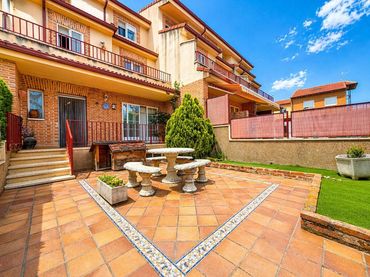 Casa a schiera con balcone in vendita a Palazuelos de Eresma