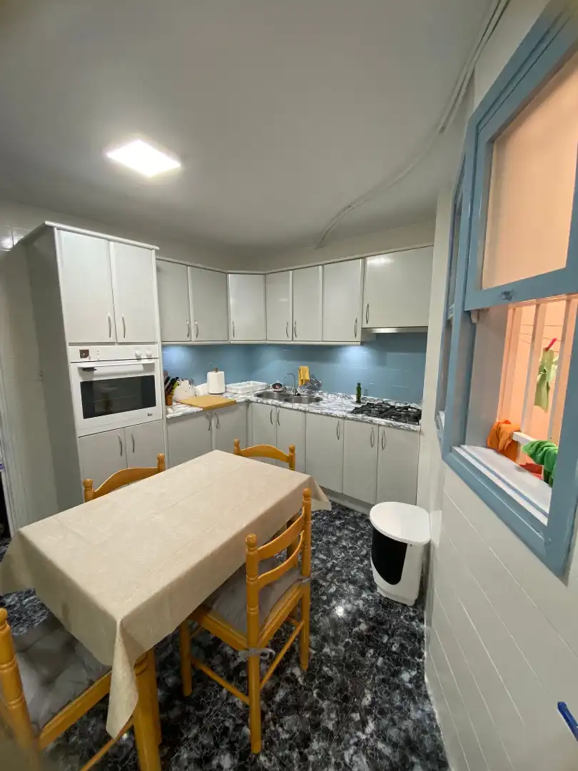 Cocina de Piso de alquiler en Alicante / Alacant con Amueblado, Lavadora y Microondas