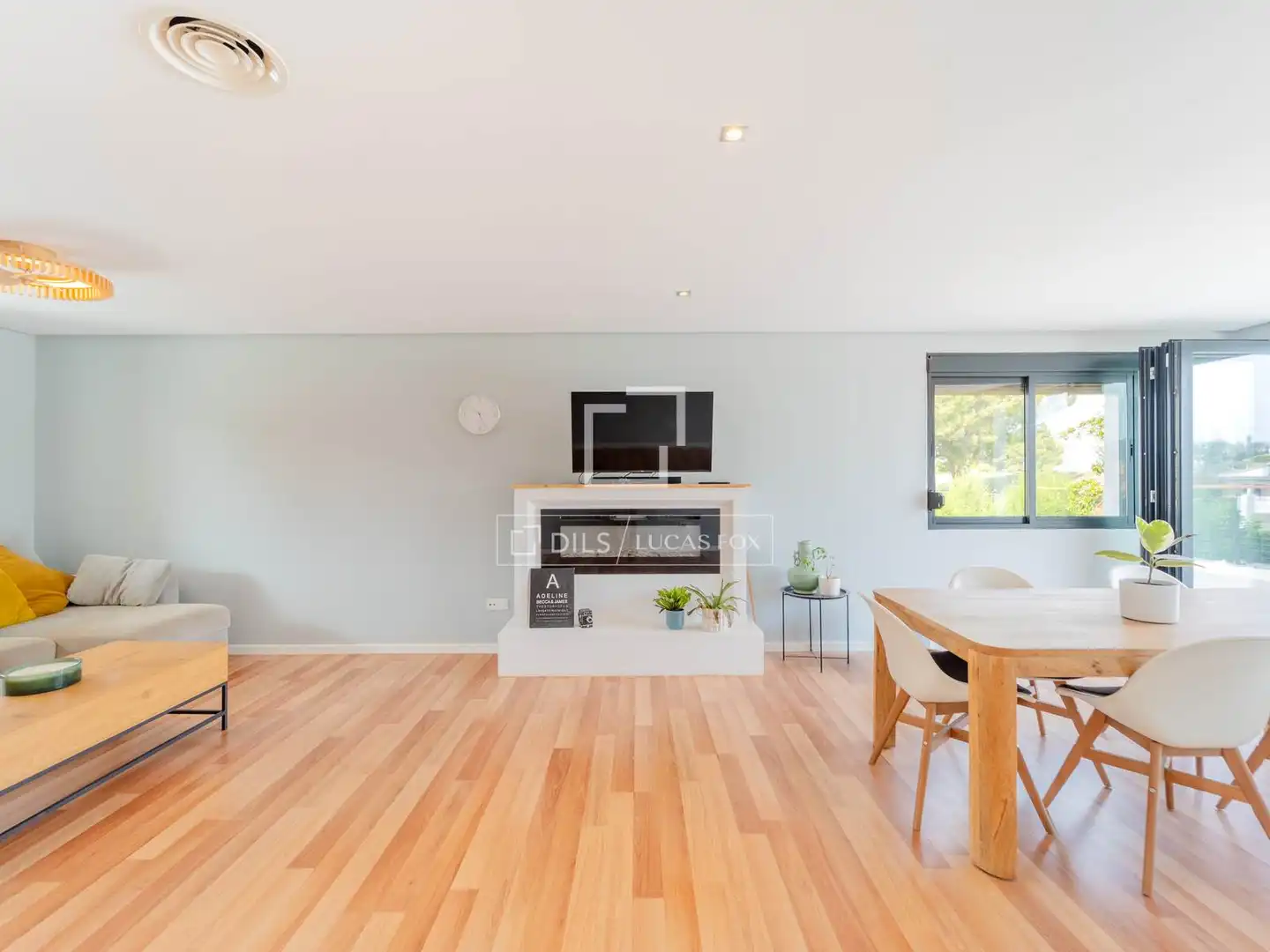 Sala de estar de Casa o chalet en venta en L'Eliana con Aire acondicionado, Calefacción y Jardín privado