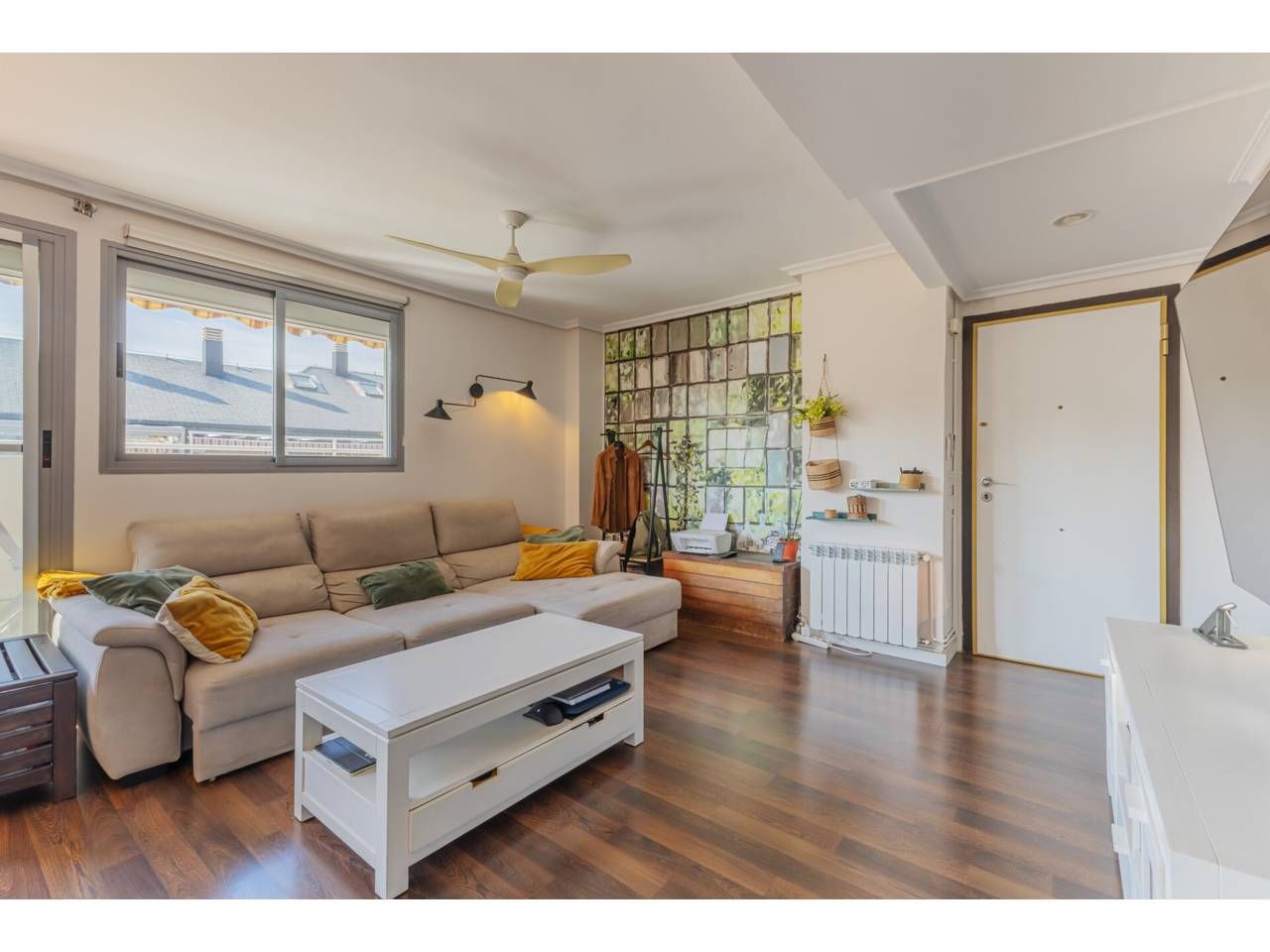 Living room of Attic for sale in  Valencia Capital  with Air Conditioner, Heating and Parquet flooring