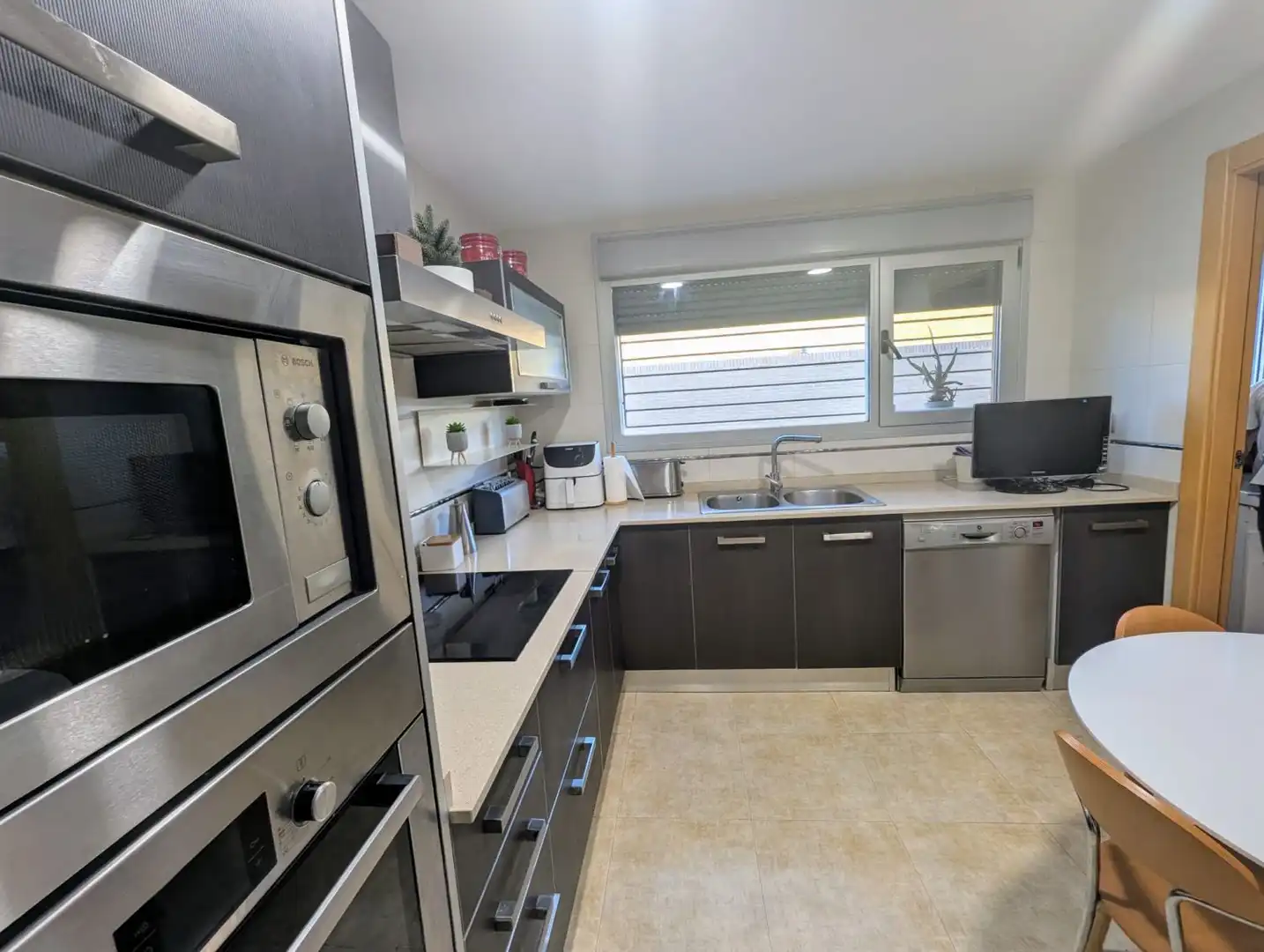 Cocina de Casa adosada en venta en Castellón de la Plana / Castelló de la Plana con Aire acondicionado, Calefacción y Terraza