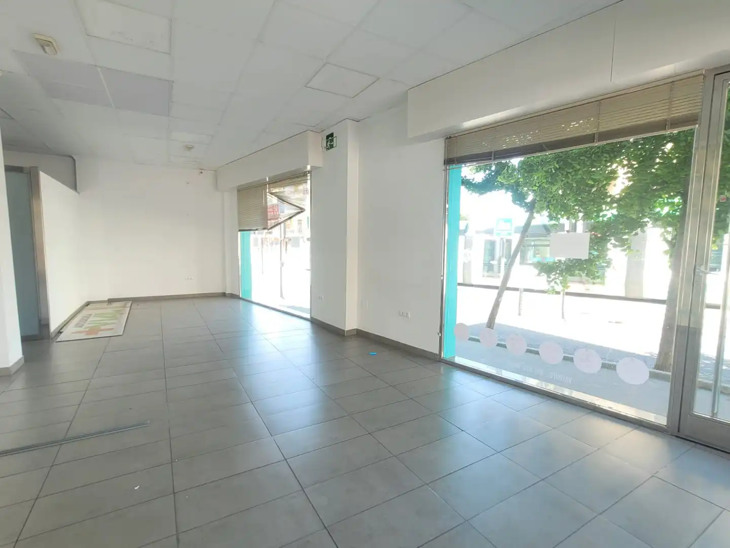 Local comercial de lloguer a Avenida Blas de Otero, imagen 2