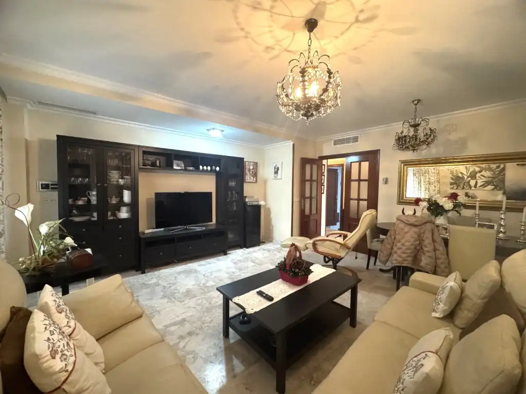 Wohnzimmer von Haus oder Chalet zum Verkauf in Algeciras mit Ofen und Waschmaschine
