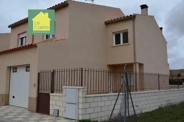 Vista exterior de Casa adosada en venta en Chinchilla de Monte-Aragón con Calefacción y Trastero