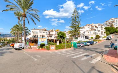 Vista exterior de Apartament en venda en Benalmádena amb Calefacció, Jardí privat i Terrassa