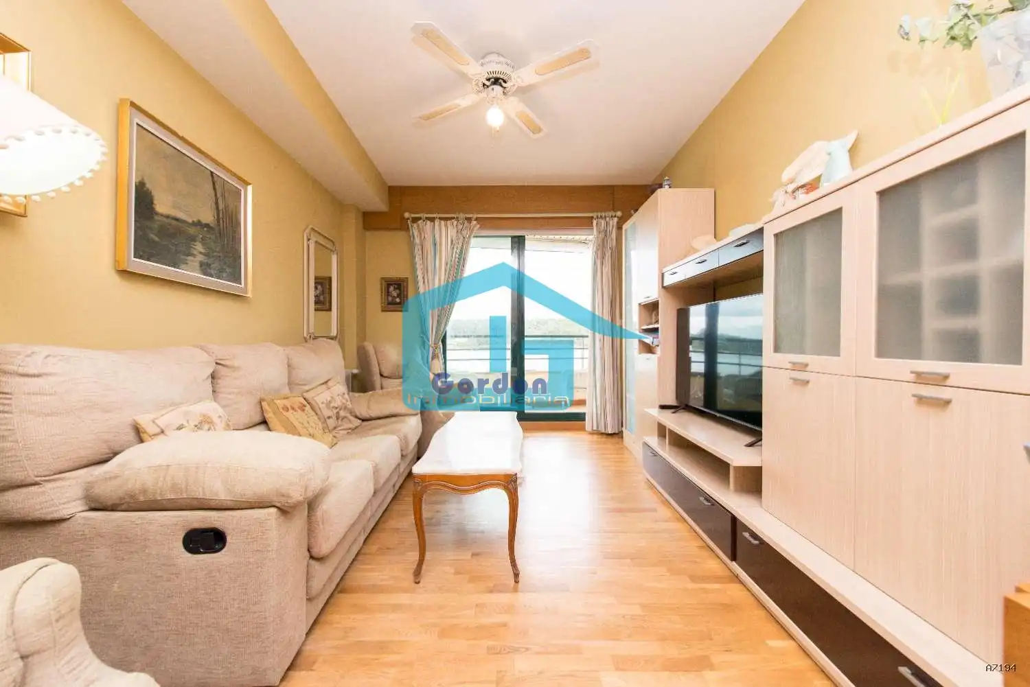 Sala de estar de Piso en venta en O Grove   con Calefacción, Terraza y Piscina