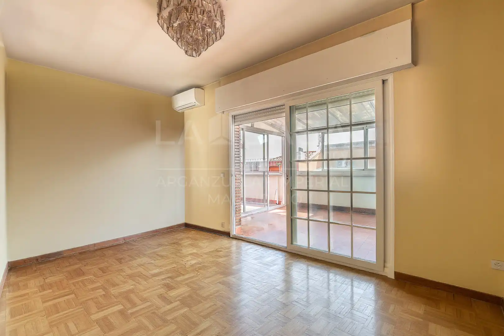 Sala de estar de Ático en venta en Madrid con Aire acondicionado, Calefacción y Terraza