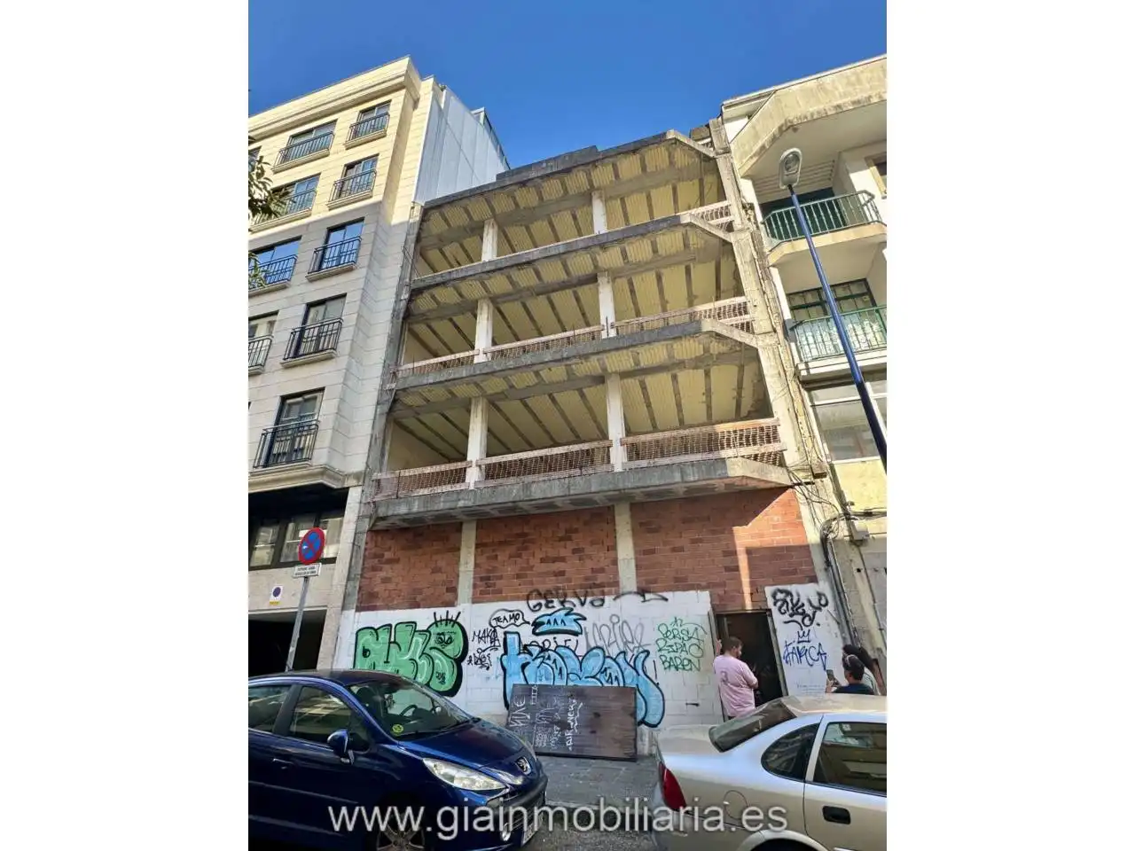 Vista exterior de Edifici en venda en Vigo 