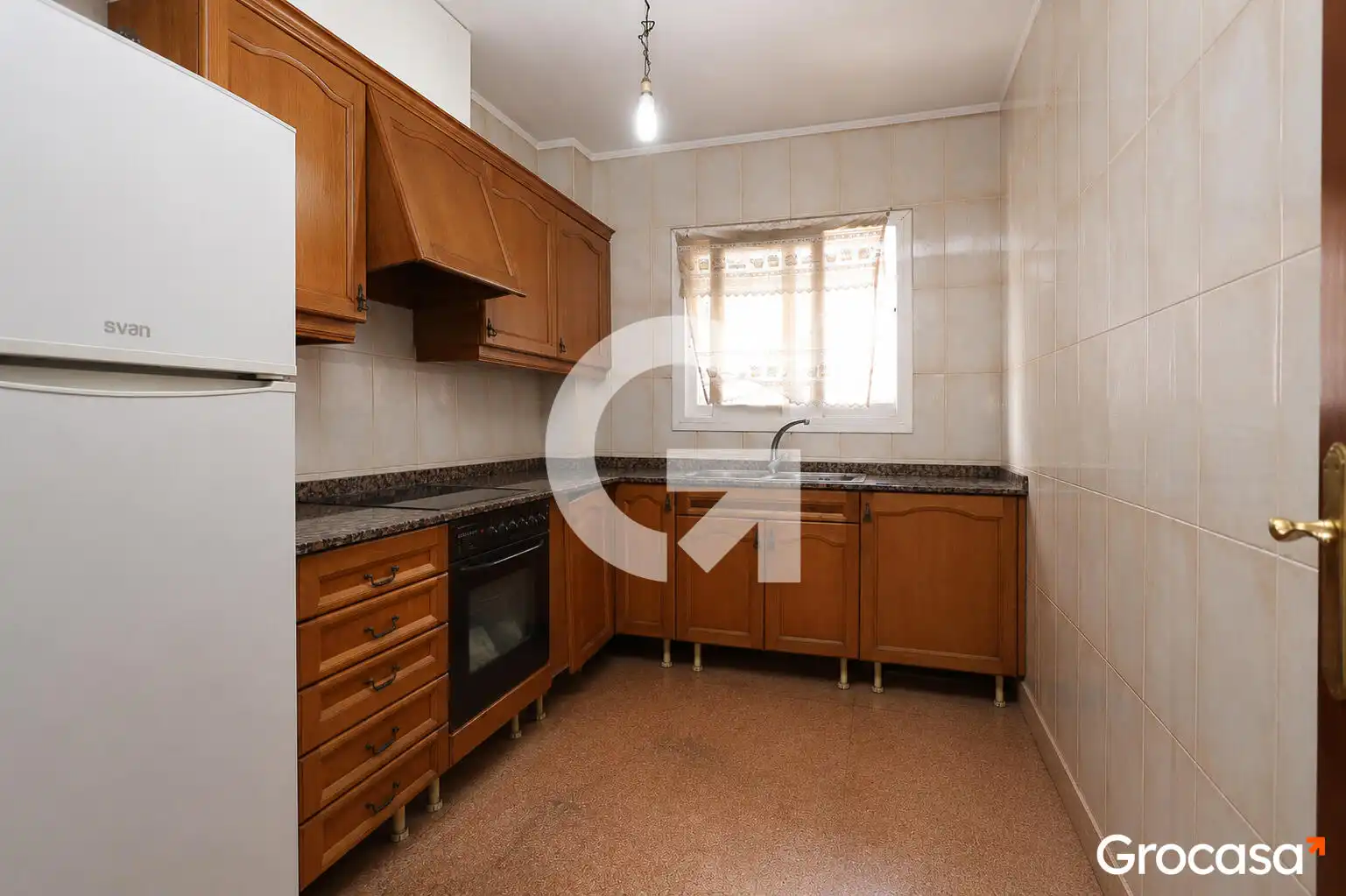 Cuina de Pis en venda en L'Hospitalet de Llobregat amb Terrassa, Forn i Balcó