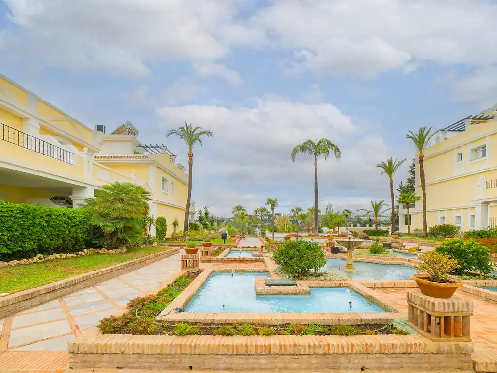 Jardín de Dúplex en venta en Marbella con Piscina
