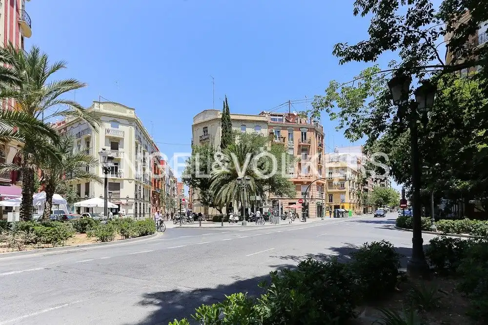 Exterior view of Flat for sale in Valencia  with Air Conditioner, Heating and Parquet flooring