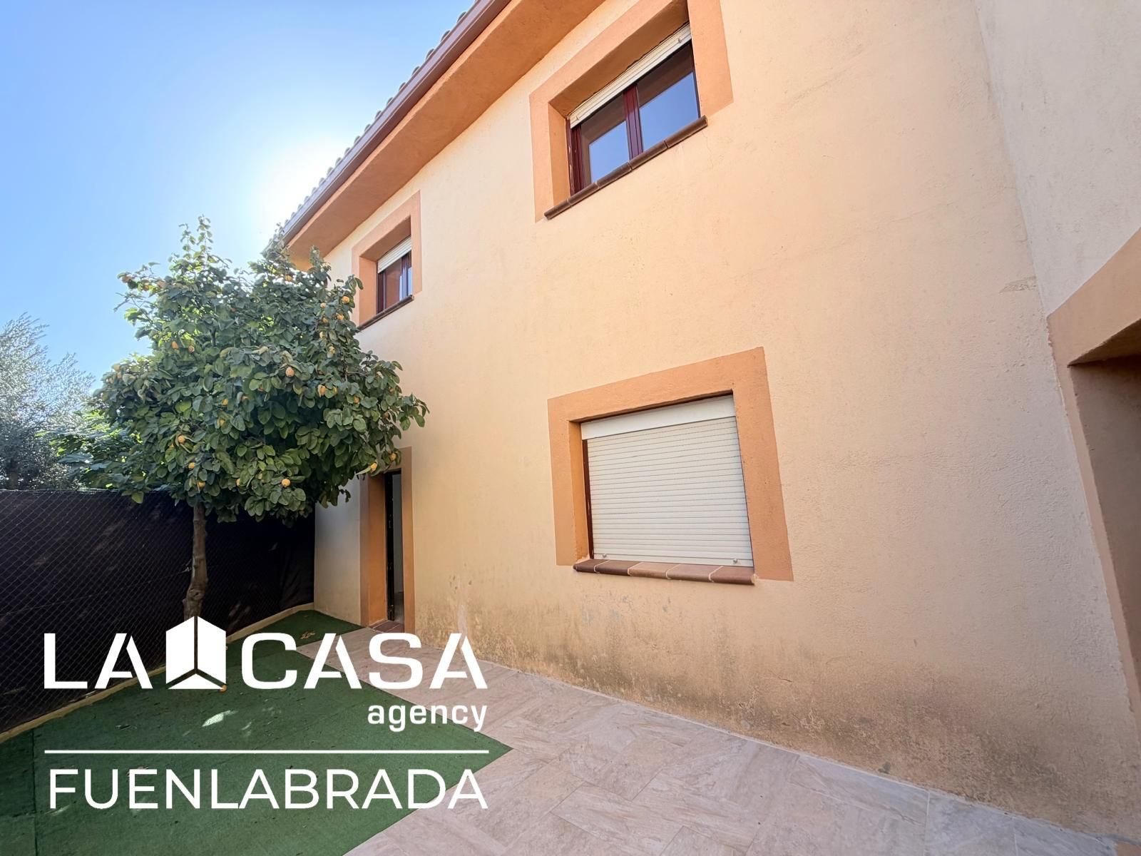 Vista exterior de Casa o xalet en venda en Camarena