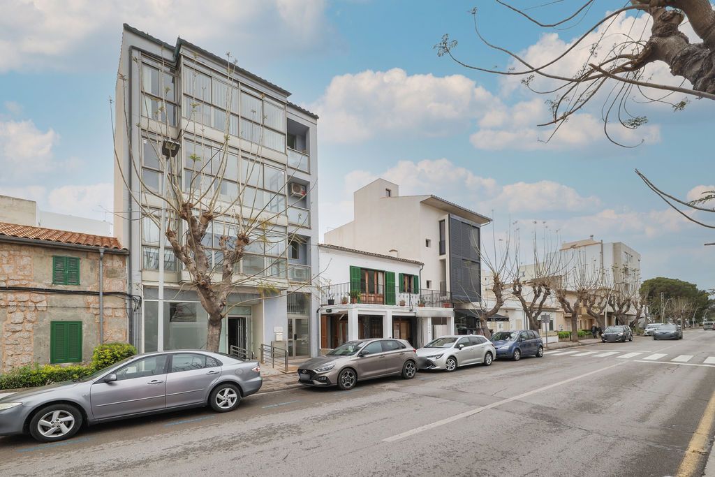 Vista exterior de Local en venda en Pollença amb Terrassa