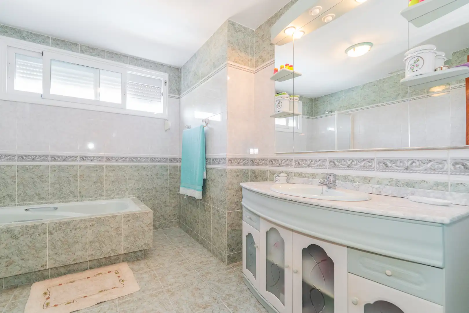 Bathroom of Houses for sale in San Sebastián de los Reyes  with Air Conditioner, Heating and Private garden