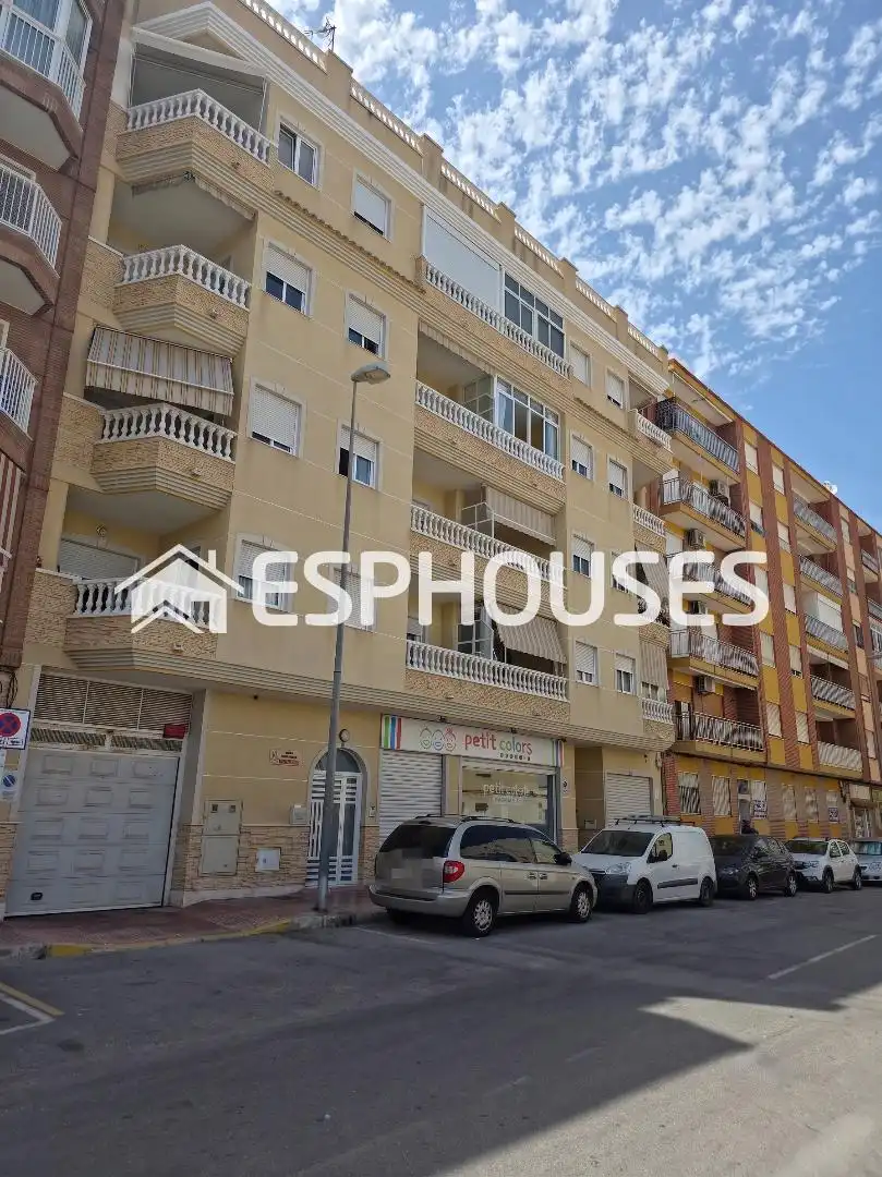Vista exterior de Apartamento en venta en Guardamar del Segura con Aire acondicionado, Amueblado y Balcón