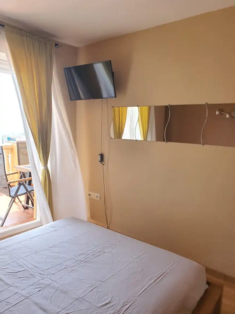 Dormitori de Apartament de lloguer en Fuengirola amb Aire condicionat, Calefacció i Terrassa