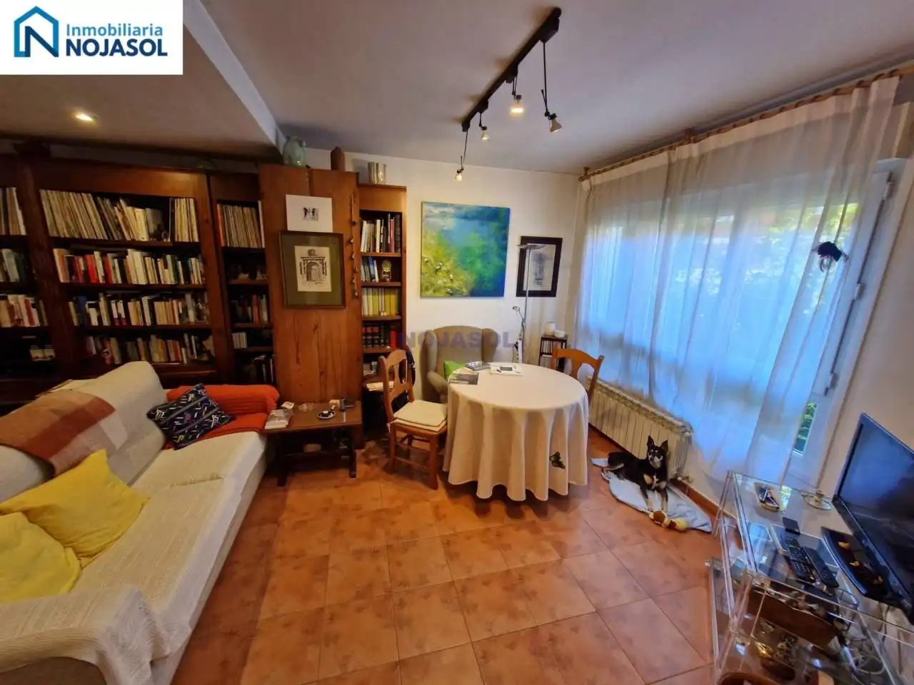 Sala d'estar de Casa adosada en venda en Escalante amb Calefacció, Jardí privat i Parquet