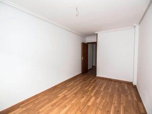 Bedroom of Flat for sale in Valladolid Capital  with Heating, Parquet flooring and Storage room