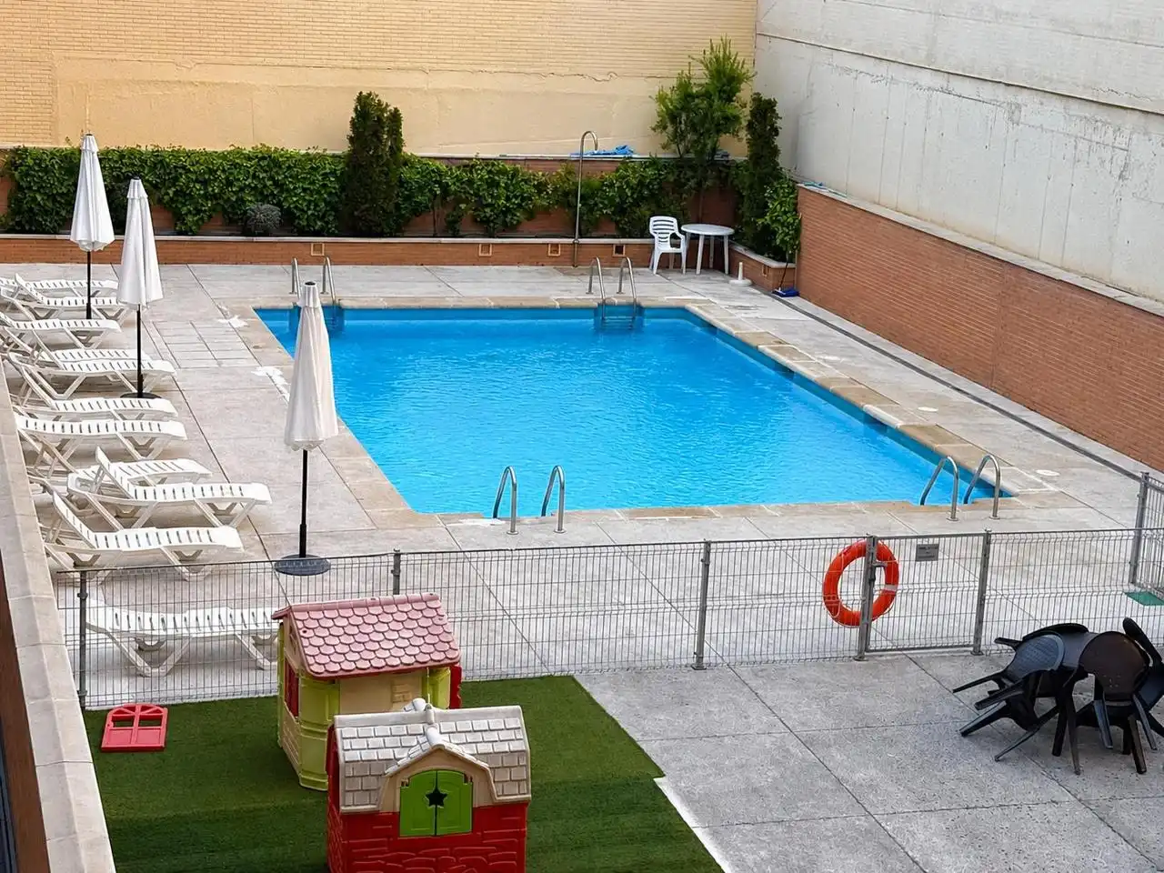 Swimming pool of Flat for sale in Madrid  with Air Conditioner, Heating and Parquet flooring