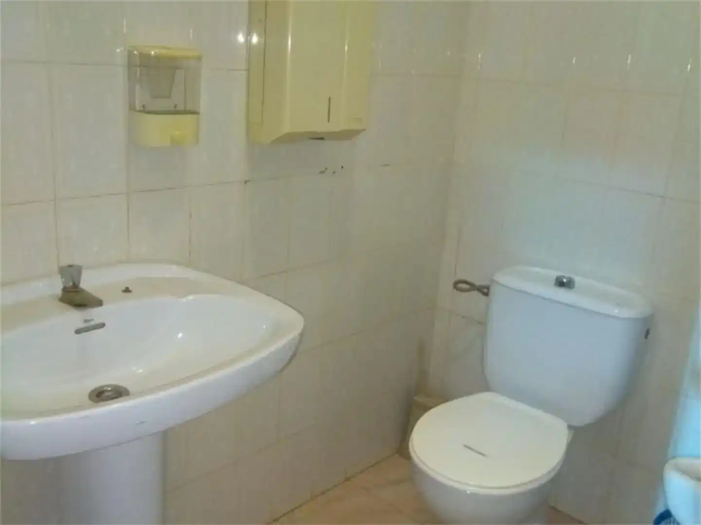 Baño de Local en venta en Puebla de Sancho Pérez con Aire acondicionado