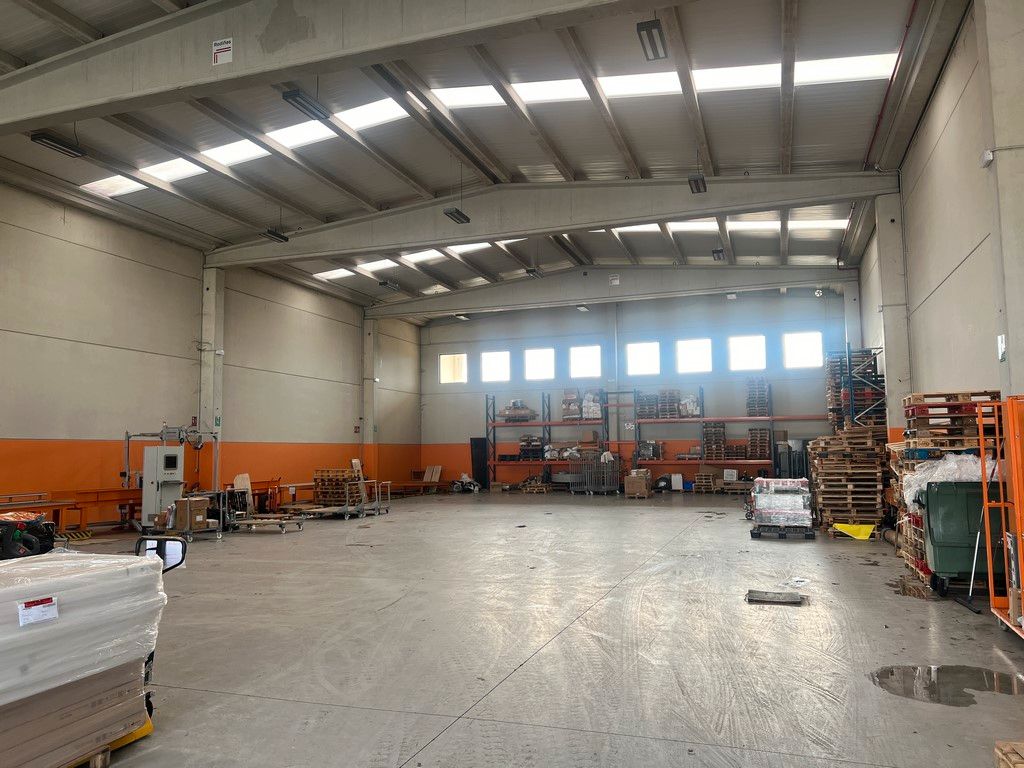 Nau industrial de lloguer en Santiago de Compostela 