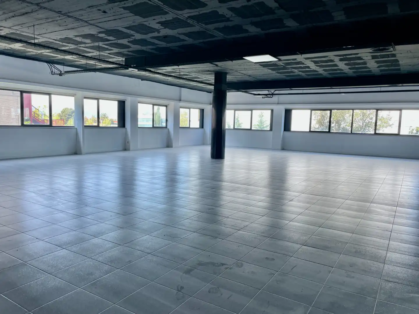 Oficina de alquiler en El Prat de Llobregat con Aire acondicionado, Calefacción y Alarma