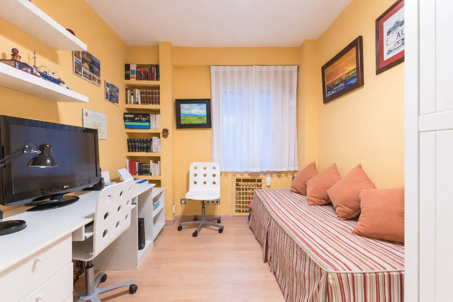 Bedroom of Flat for sale in Madrid  with Air Conditioner, Heating and Terrace