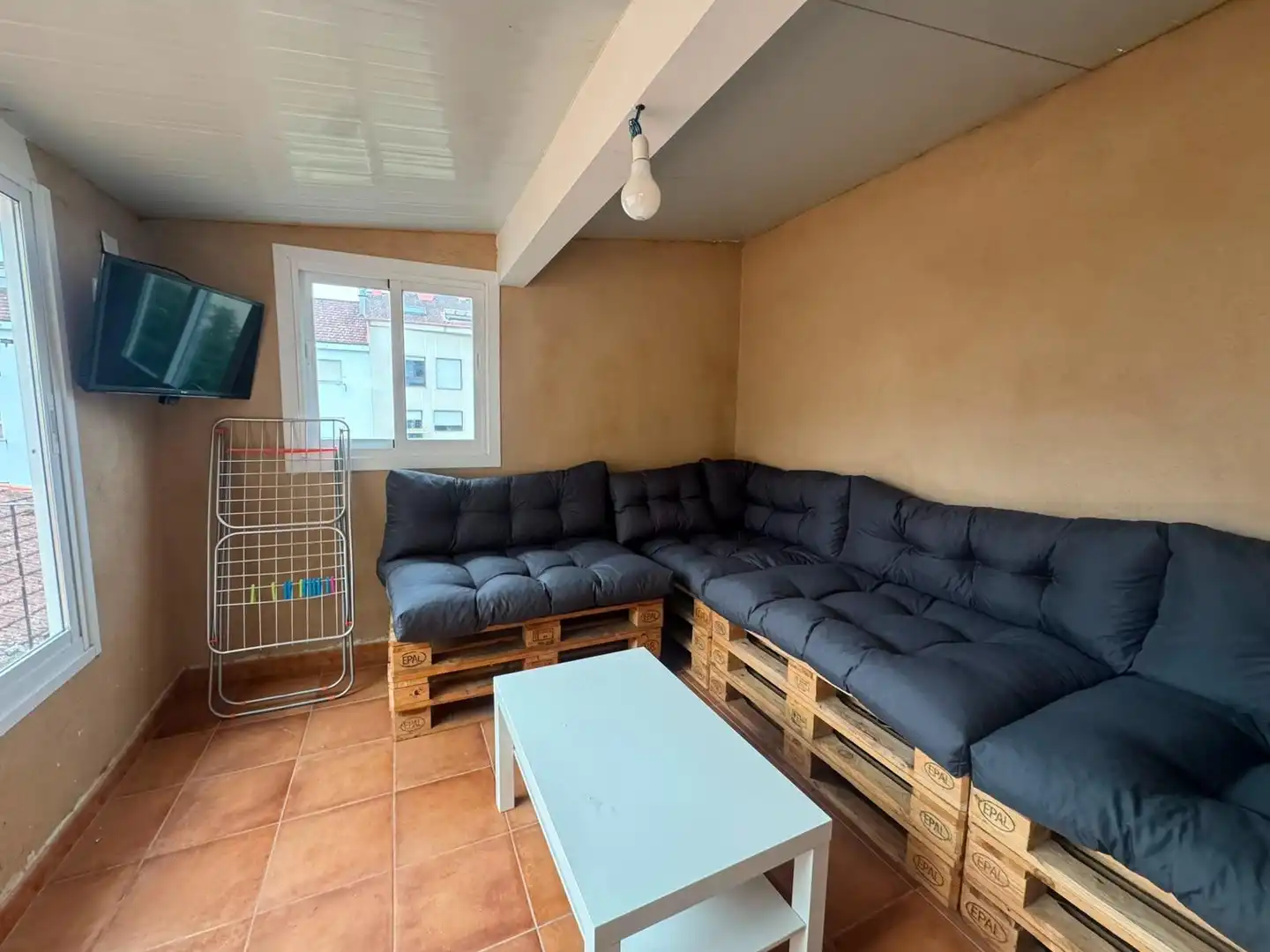 Sala d'estar de Pis per a compartir en Ourense Capital  amb Calefacció, Terrassa i Moblat
