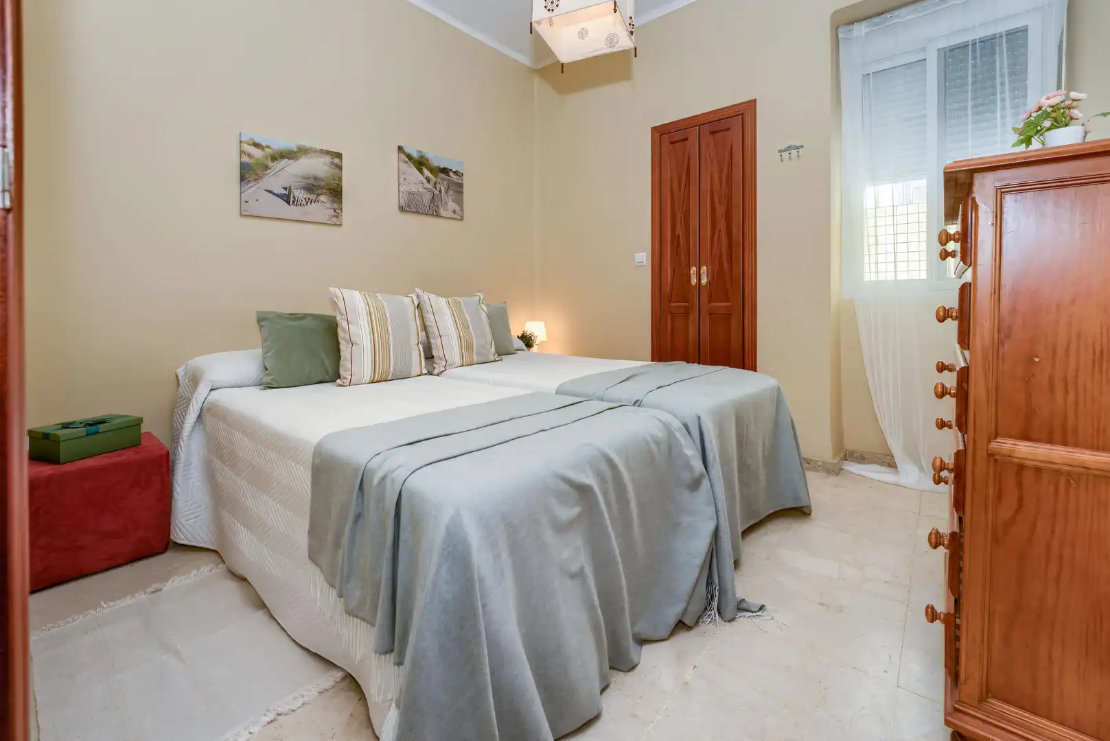 Habitación de Apartamento en venta en Sevilla con Alarma