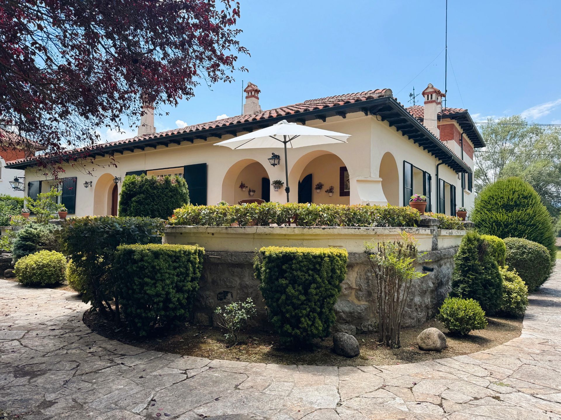Vista exterior de Casa o xalet en venda en Villarcayo de Merindad de Castilla la Vieja amb Calefacció, Jardí privat i Parquet