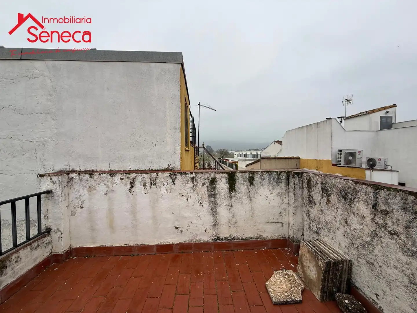 Vista exterior de Casa adosada en venda en Córdoba amb Calefacció, Terrassa i Moblat