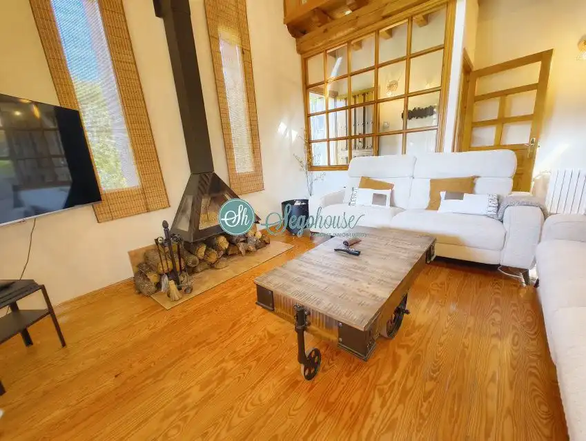 Sala de estar de Casa o chalet en venta en Palazuelos de Eresma con Calefacción, Terraza y Amueblado