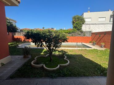 Xalet amb piscina en venda a Calle Algazul