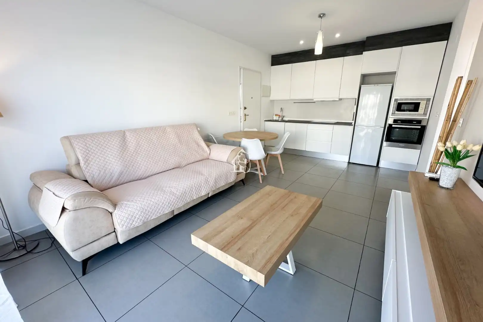 Sala d'estar de Apartament de lloguer en Pilar de la Horadada amb Aire condicionat, Terrassa i Piscina