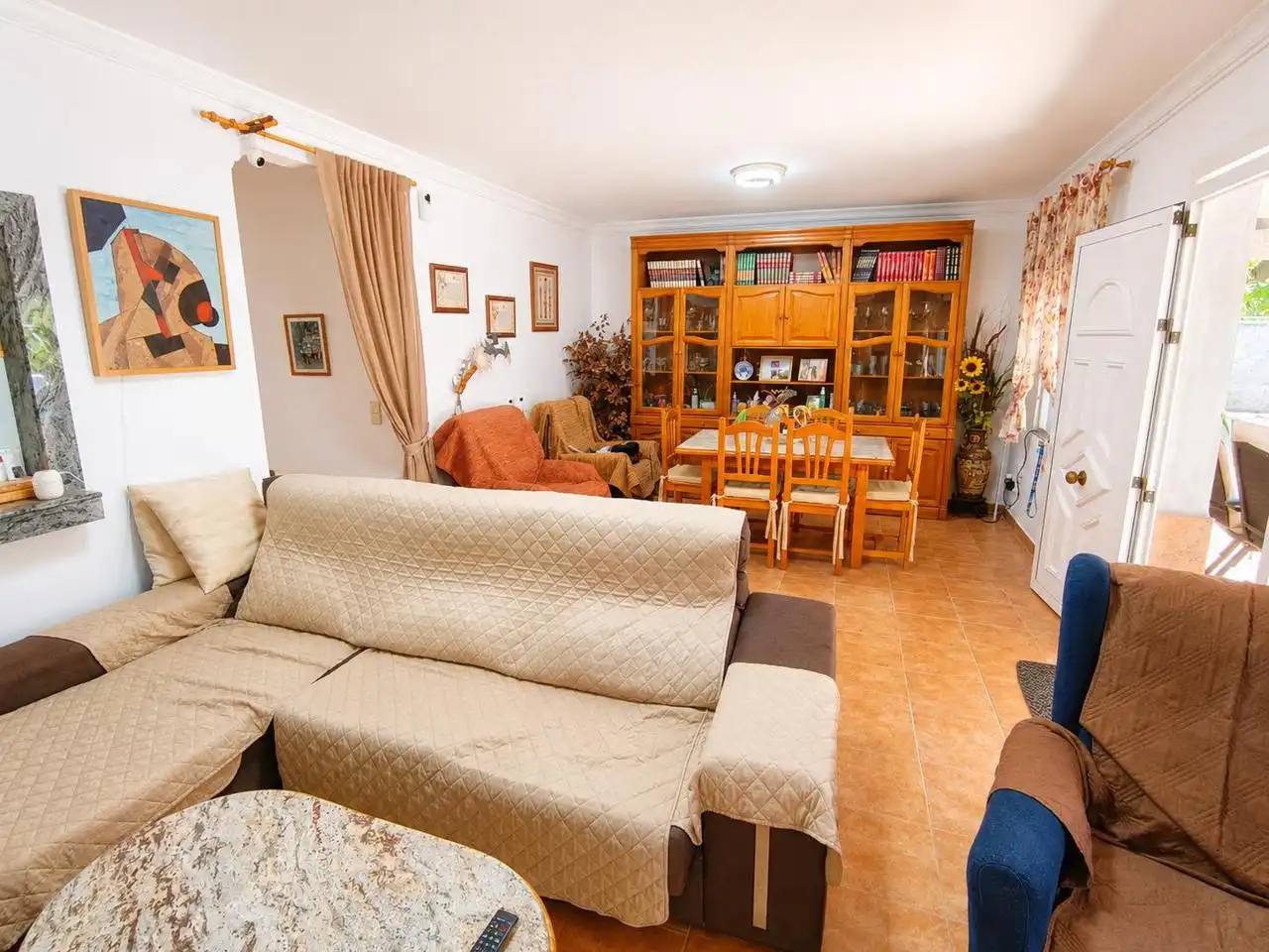 Sala d'estar de Casa o xalet en venda en Oliva amb Aire condicionat, Jardí privat i Terrassa