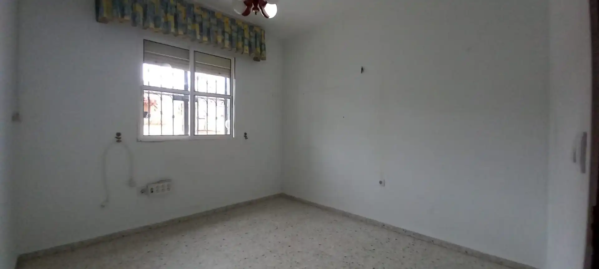 Habitación de Casa adosada en venta en Mairena del Aljarafe con Aire acondicionado, Calefacción y Terraza