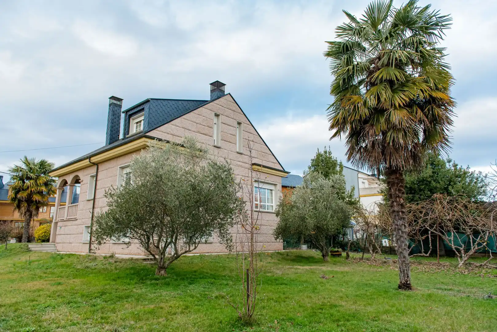 Vista exterior de Casa o chalet en venta en Ponferrada con Calefacción, Jardín privado y Terraza