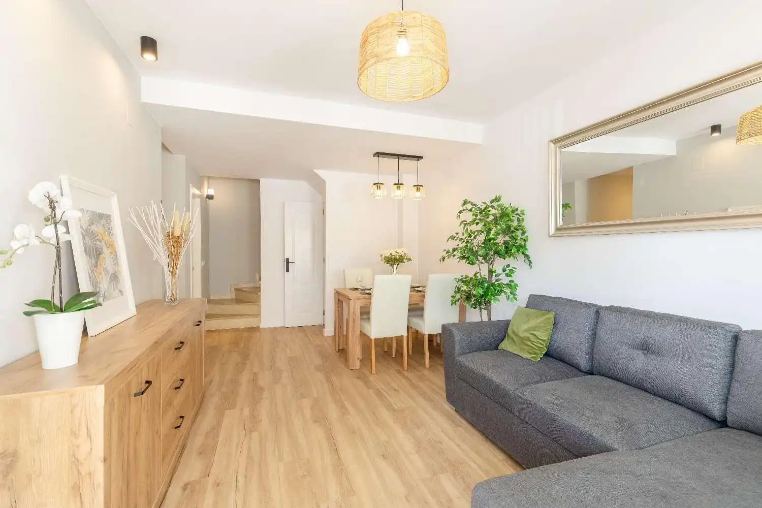 Sala de estar de Casa adosada en venta en Orihuela con Aire acondicionado, Calefacción y Jardín privado