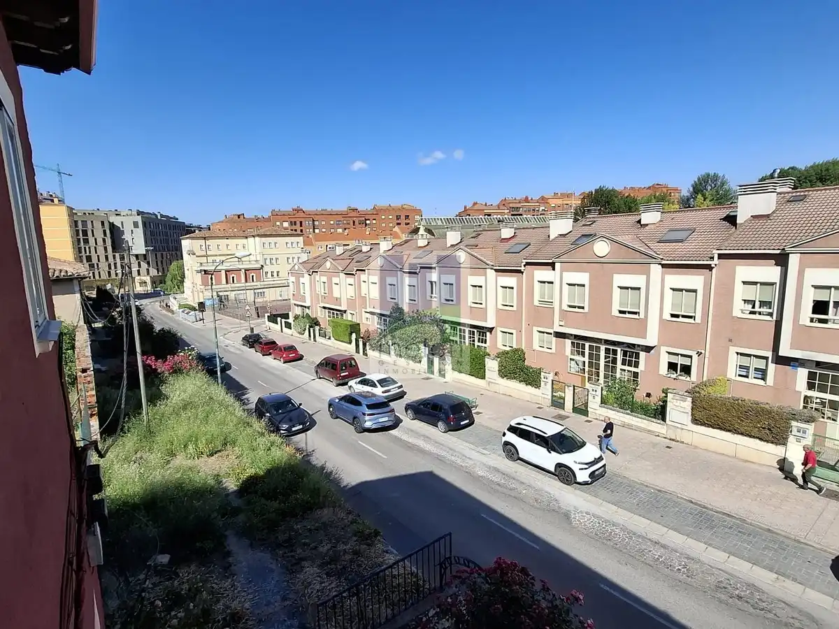 Vista exterior de Piso en venta en Burgos con Trastero