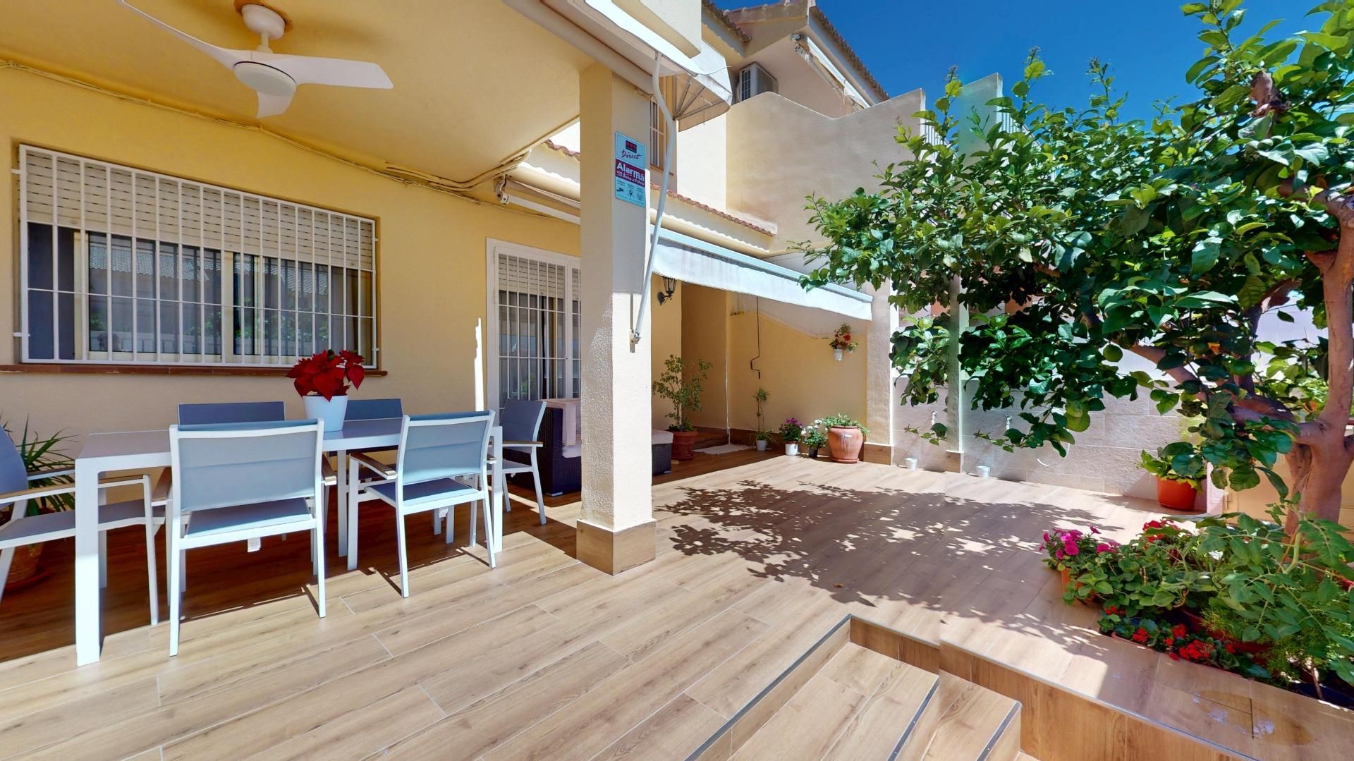 Terrassa de Casa adosada en venda en San Pedro del Pinatar amb Aire condicionat, Jardí privat i Terrassa