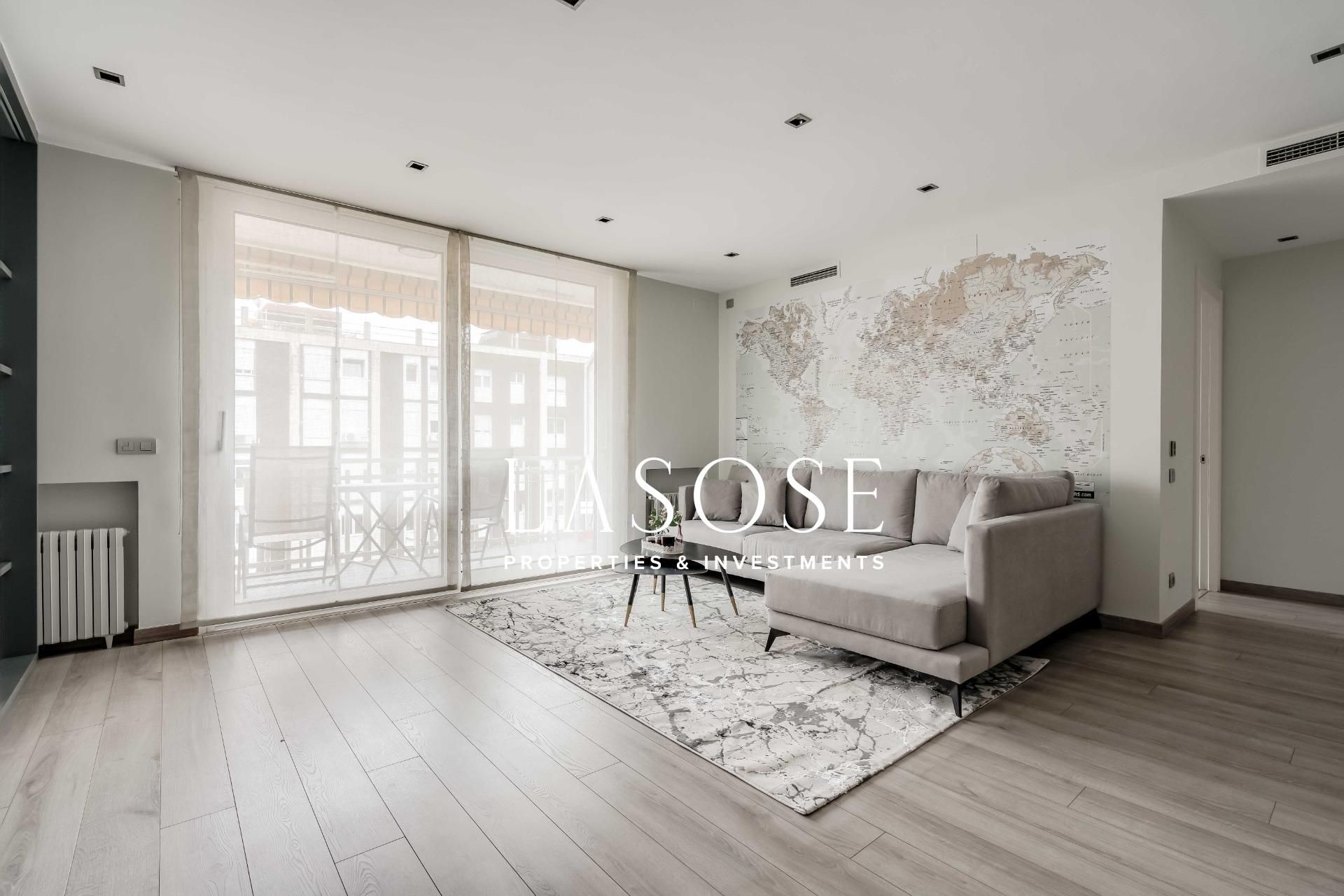 Living room of Flat to rent in  Barcelona Capital  with Air Conditioner, Heating and Parquet flooring