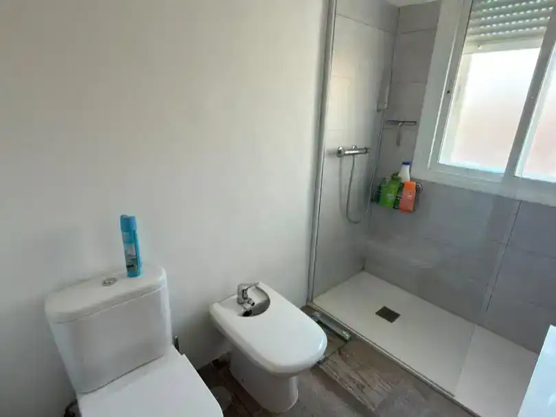 Baño de Piso en venta en Parla con Aire acondicionado, Piscina y Balcón