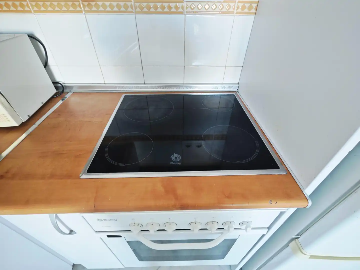 Cocina de Estudio de alquiler en Fuengirola con Aire acondicionado, Jardín privado y Terraza