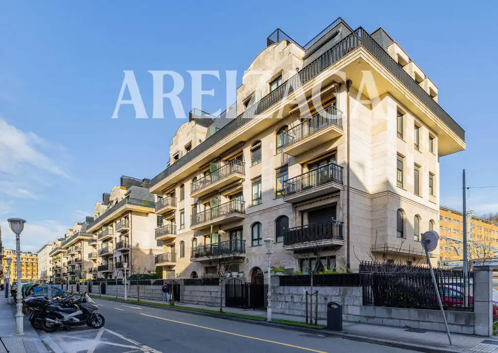 Vista exterior de Pis en venda en Donostia - San Sebastián  amb Aire condicionat, Calefacció i Terrassa