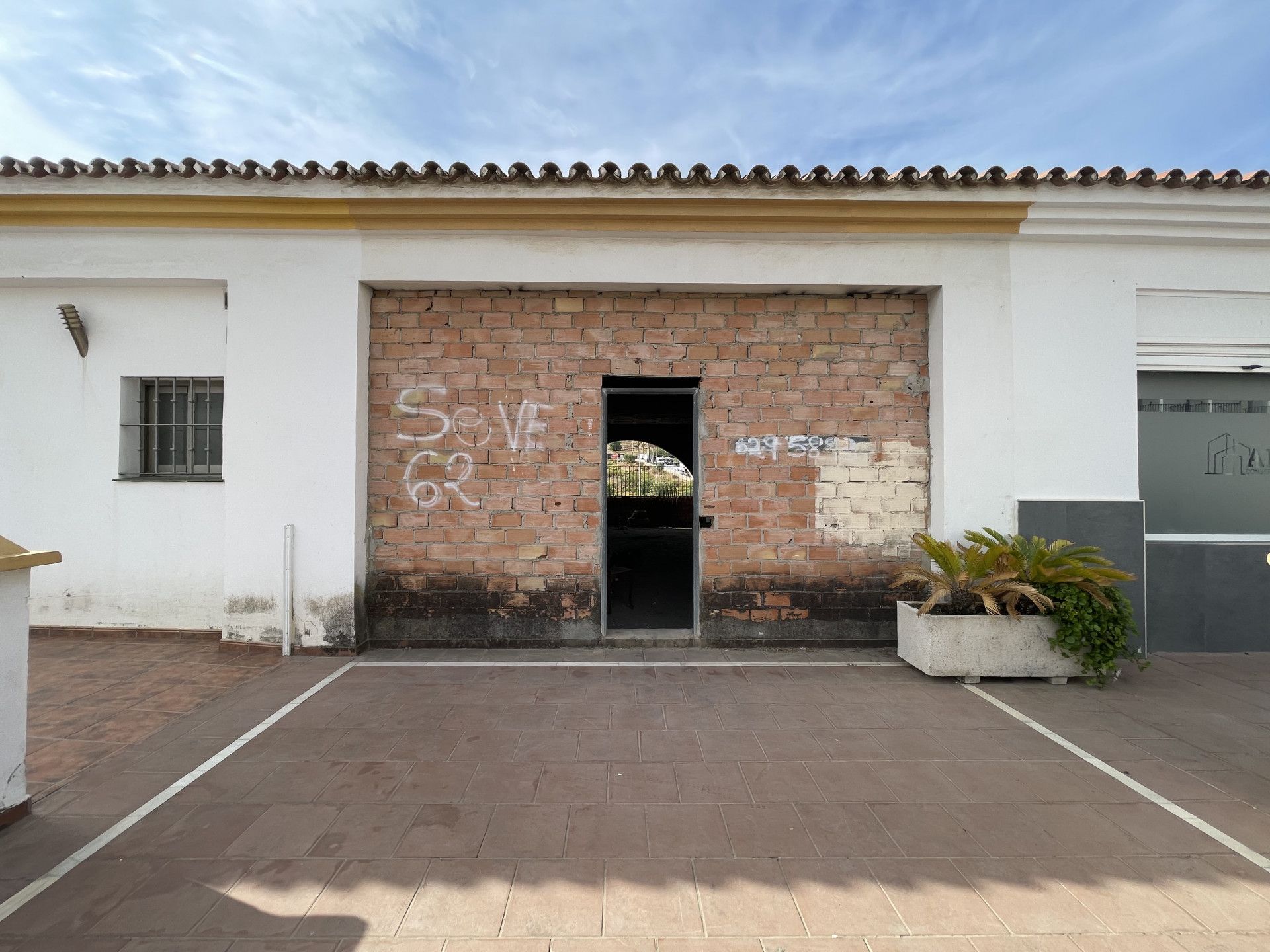 Exterior view of Premises for sale in Estepona