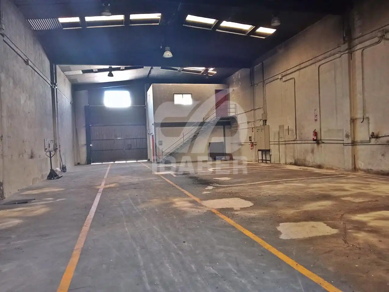 Parkplatz von Fabrikhallen zur Miete in Ugena, Toledo