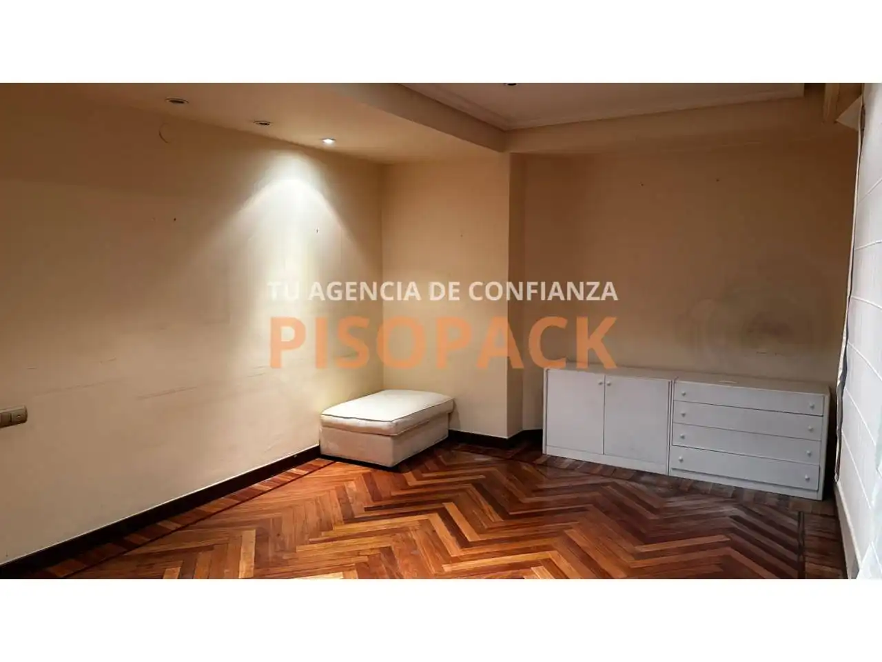 Piso en venta en  Pamplona / Iruña con Calefacción, Terraza y Balcón